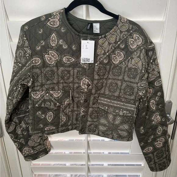 H&M Quilted Cotton Jacket Bandana Print khaki Green/paiseley pattern in size XS - Picture 4 of 5